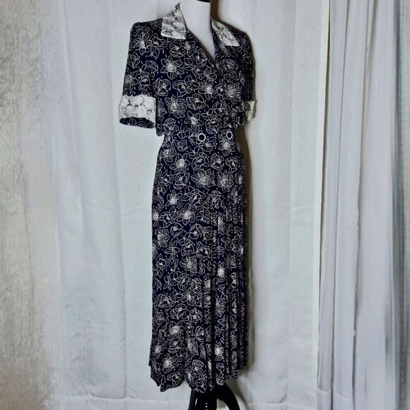 Cynthia Howie Vintage Navy Blue Outlined Floral Lace Pleated Tea Length Dress - Picture 16 of 16